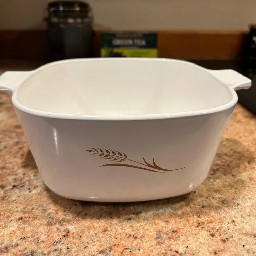 Corningware W-1 3/4-B “Wheat”Casserole Baking Dish 1 3/4 qt w/Pyrex Glass Lid